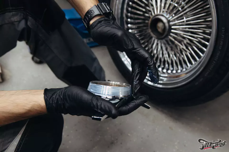 Фирменный шиномонтаж на стендах Hunter для Chevrolet Impala: собрали комплект колес Dayton Wire Wheels с системой knock-off!